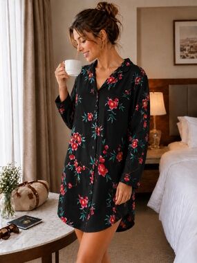 *FIRM PRICE* Victoria’s Secret 100% silk gold label floral sleep shirt